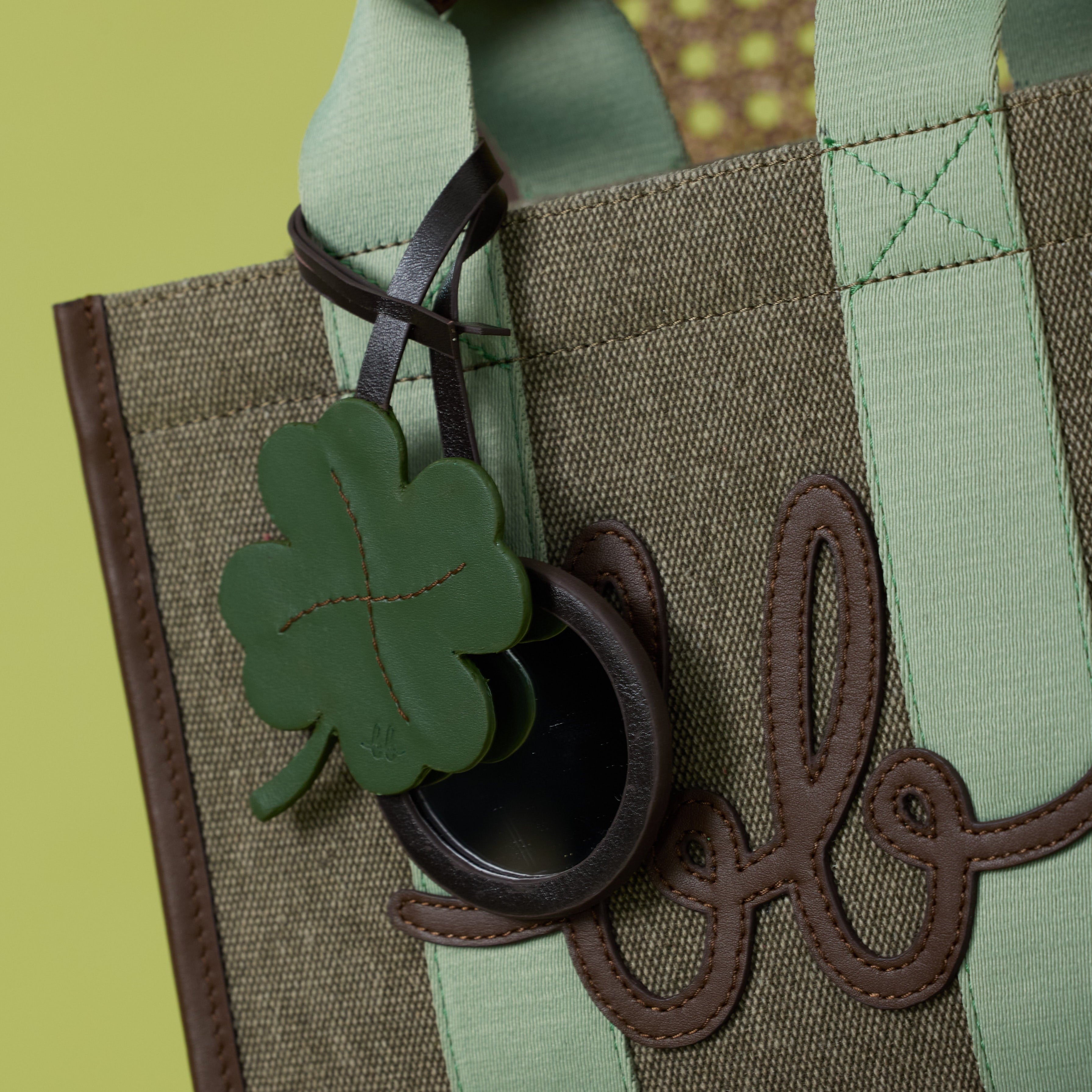 BUFFY Canvas Square Tote กระเป๋าถือแคนวาส ดีเทลหนังแท้ สี Soil-Clover